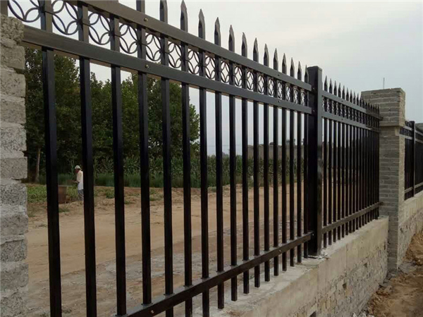 三橫欄鋅鋼護(hù)欄 三橫欄鋅鋼護(hù)欄