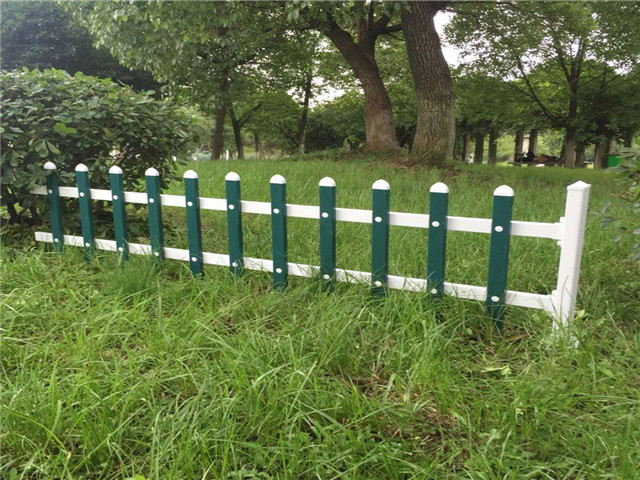 1590917335842455.jpg 草坪護(hù)欄.jpg